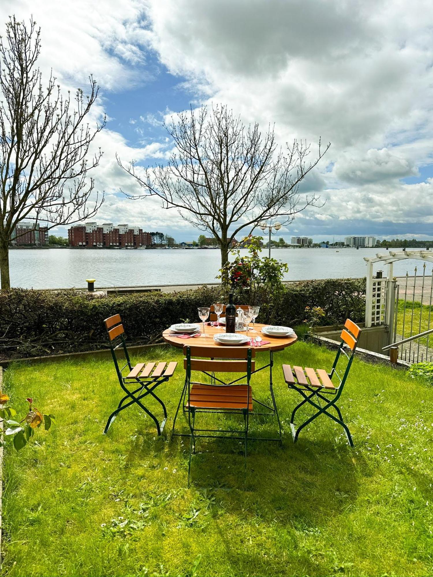 Ferienwohnung Havenblick ヴィルヘルムスハーフェン エクステリア 写真